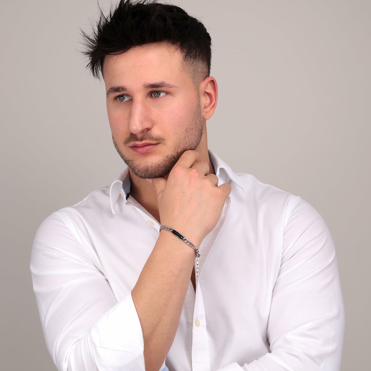 V3HD938A59BE7510F52C75A7DE0933EAFA4R6933680P6